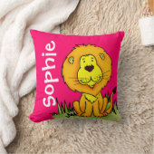 ライオンの名前の第2誕生日の記念品の明るいピンクの枕 クッション (ブランケット)
