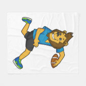 ライオンラグビープレーヤーフットボール フリースブランケット (正面(横))