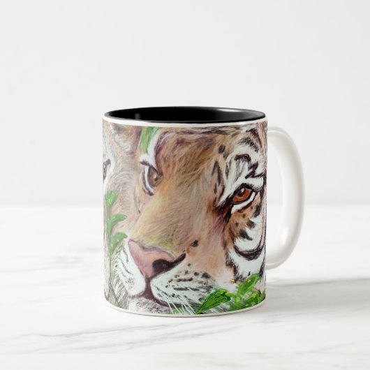 ライオン及びトラの手描きのポートレート ツートーンマグカップ (正面右)