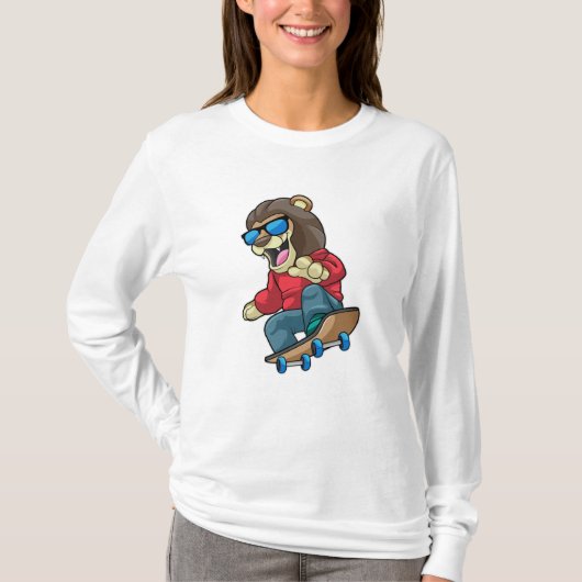ライオン as スケーター with スケートボード tシャツ (正面)