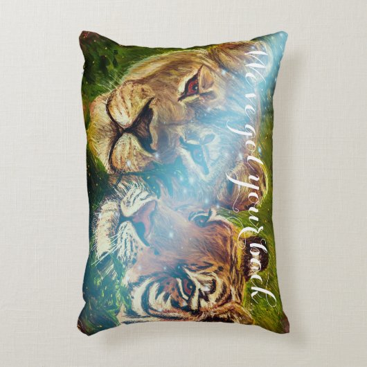 "ライオン&Tiger"のLulumamaのパーソナライズなスケッチ アクセントクッション (正面(垂直))