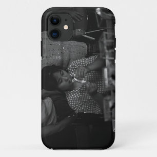 ライスペーストで彩色されたヴィンテージ中国桂林人形 iPhone 11 ケース