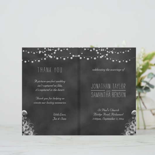 ライトの列ブラックチャックボード結婚式 プログラム (スタンド正面)