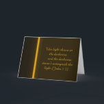 ライトは暗闇で照ります シーズンカード<br><div class="desc">誰かを励ましますか、またはそれらにシンプルによって強調されるこのエレガントなカードとの楽しいクリスマスを望んで下さい。 それが暗い時でさえ、ライトがあることそれらに思い出させて下さい。 イエス・キリスト世界のライトです。 それらにこのライトを祈って下さい。 横のスタイル。</div>