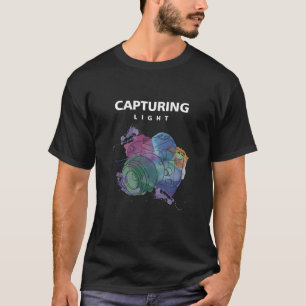 ライトを捕獲するカメラ Tシャツ