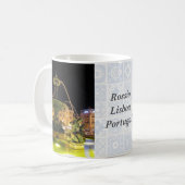 ライトアップされた噴水と人魚。リスボン・ロシオ コーヒーマグカップ (正面左)