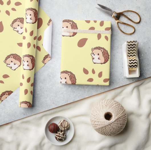 ライトイエローシームレスラッピング紙コージーヘッジホッグ ラッピングペーパー (クラフト)