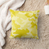 ライトイエロー迷彩柄装飾用クッション クッション (ブランケット)