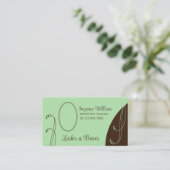 ライトグリーンとブラウン華美(ポートレート写真) 名刺 (スタンド正面)