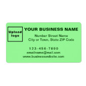 ライトグリーンの発送ラベル上のビジネスブランド ラベル (正面)