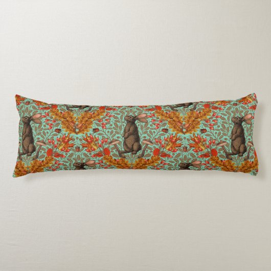 ライトグリーンの秋のうさぎ ボディピロー (正面)