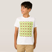 ライトグリーンの背景に赤い花の蔓の模様 Tシャツ (正面フル)