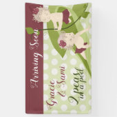 ライトグリーン、バーガンディーツイン誕生日ベビーシャワー 横断幕 (縦)