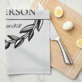 ライトグレーとブラックリーフファミリー結婚名の日付 キッチンタオル (四つ折り)