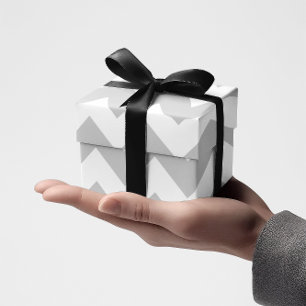 ライトグレーとホワイトシェブロン ラッピングペーパー