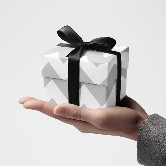 ライトグレーとホワイトシェブロン ラッピングペーパー