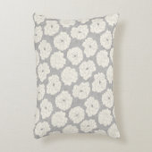 ライトグレーの白いバラ – シームレスなパターン。 アクセントクッション (正面(垂直))