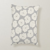 ライトグレーの白いバラ – シームレスなパターン。 アクセントクッション (裏面(縦))