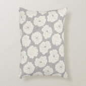 ライトグレーの白いバラ – シームレスなパターン。 アクセントクッション (正面(垂直))