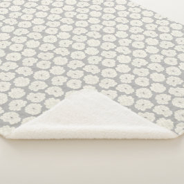 ライトグレーの白いバラ – シームレスなパターン。 シェルパブランケット