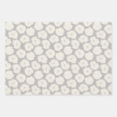 ライトグレーの白いバラ – シームレスなパターン。 ラッピングペーパーシート (正面3)