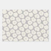 ライトグレーの白いバラ – シームレスなパターン。 ラッピングペーパーシート (正面2)