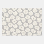ライトグレーの白いバラ – シームレスなパターン。 ラッピングペーパーシート (正面)