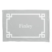 ライトグレーギリシャ語鍵モノグラム標準ピローケース 枕カバー (正面)