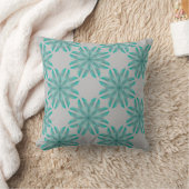 ライトグレー上のフローラルパターン クッション (ブランケット)