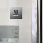 ライトグレー幾何学的メッシュパターンモノグラム マグネット<br><div class="desc">モノグラムあなたのカスタムイニシャルと名前でパーソナライズ。ライトグレーのグラデーションジオメトリメッシュパターグラデーションン三角形。ライトグレーのグラデーションを使用した三角形のジオメトグラデーションリメッシュ</div>