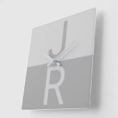 ライトグレー&グレイイニシャルモダンモノグラム スクエア壁時計 (傾斜)