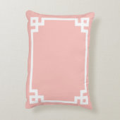 ライトコーラルとホワイトギリシャ鍵モノグラ縁どム アクセントクッション (裏面(縦))