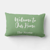 ライトサモダンージグリーンウェルカムホーム名前をカスタムする ランバークッション (裏面)