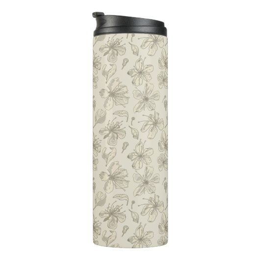 ライトサンドの上で投げ花 – シームレスなパターン。 タンブラー (回転右)