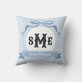 ライトスレートブルー リバースギリシャキー ボウ モノグラム クッション (裏面)