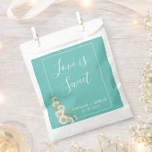 ライトティール(緑がかった色)とホワイトデイジー結婚ズ フェイバーバッグ (クリップ留めされた状態)