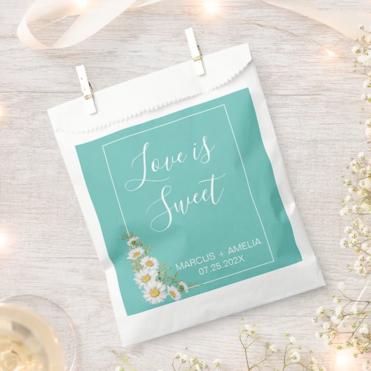 ライトティール（緑がかった色）とホワイトデイジー結婚ズ フェイバーバッグ (クリップ留めされた状態)