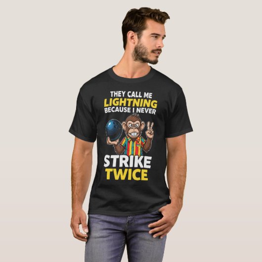 ライトニングに呼ばれたら二度とストライクしない ボウリング ユーモア Tシャツ (正面フル)