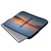 ライトハウスアットサンライズ ラップトップスリーブ (正面下部)