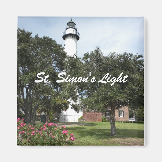 ライトハウス、芝生、および開花ブッシュ マグネット (正面)