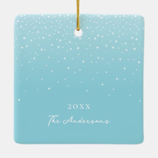 ライトパステルブルー雪の冬の家族写真 セラミックオーナメント (裏面)