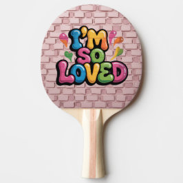 ライトピンクのレンガの"I'm So Loved"落書きタグ 卓球ラケット