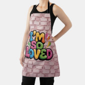 ライトピンクのレンガの"I'm So Loved Graffiti"タグ エプロン (インサイチュ)