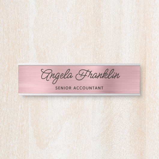 ライトピンクの疑似メタリックホイル サインプレート (正面)