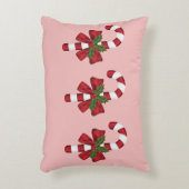 ライトピンクの3つのクリスマスキャンディカー アクセントクッション (正面(垂直))