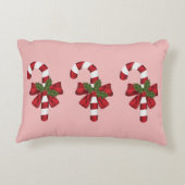 ライトピンクの3つのクリスマスキャンディカー アクセントクッション (裏面)
