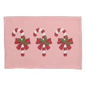 ライトピンクの3つのクリスマスキャンディカー 枕カバー (正面左)