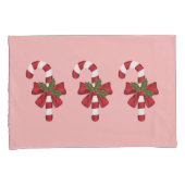 ライトピンクの3つのクリスマスキャンディカー 枕カバー (正面右)