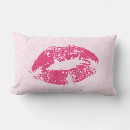 ライトピンクダマスクとピンクリップ ランバークッション (正面)