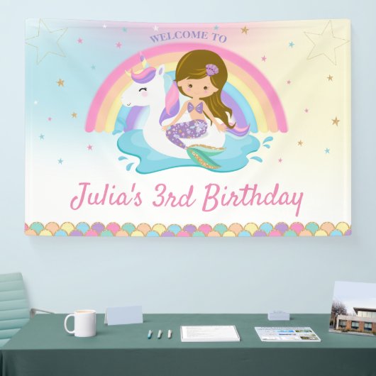 ライトブラウンマーメイドユニコーンプール誕生日へようこそ 横断幕 (トレードショー)